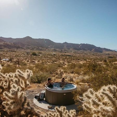 Shelter 2 L A Classic At Joshua Tree Park Entrance Extérieur photo