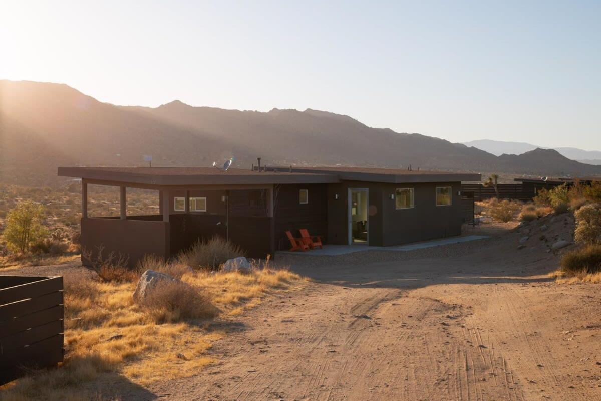 Shelter 2 L A Classic At Joshua Tree Park Entrance Extérieur photo