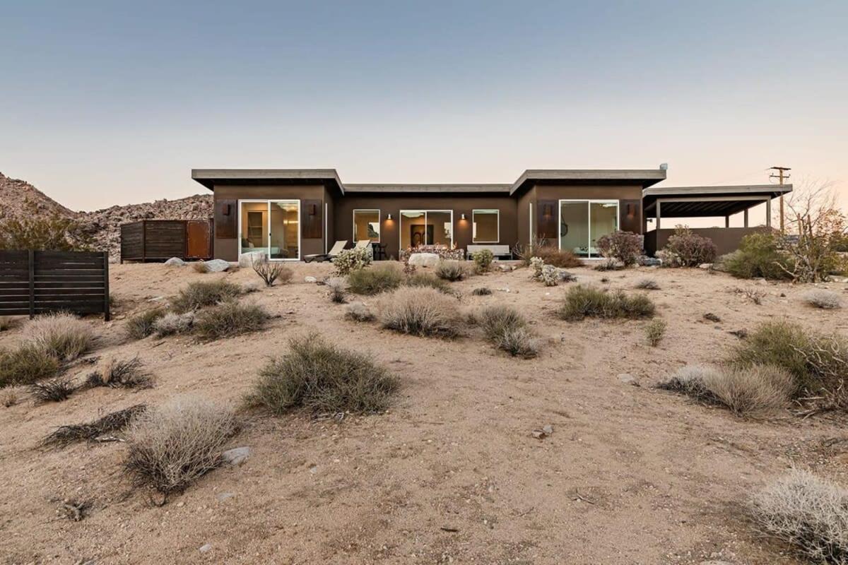 Shelter 2 L A Classic At Joshua Tree Park Entrance Extérieur photo