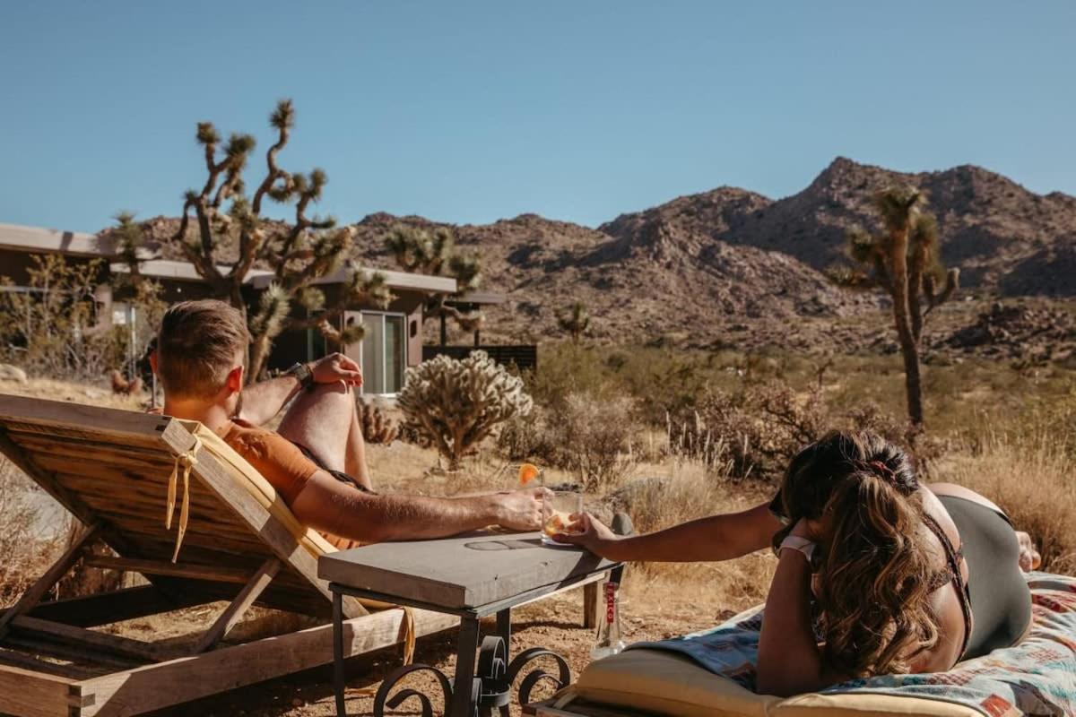 Shelter 2 L A Classic At Joshua Tree Park Entrance Extérieur photo