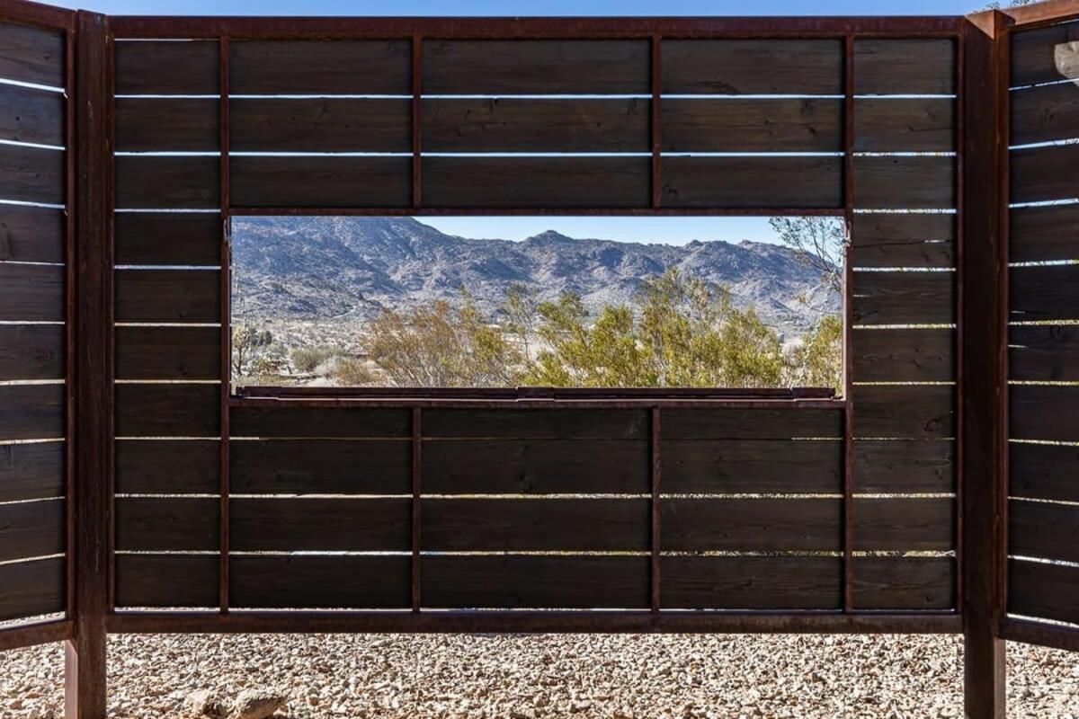 Shelter 2 L A Classic At Joshua Tree Park Entrance Extérieur photo