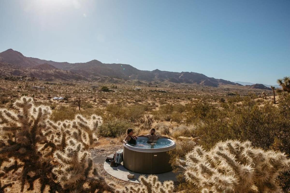 Shelter 2 L A Classic At Joshua Tree Park Entrance Extérieur photo