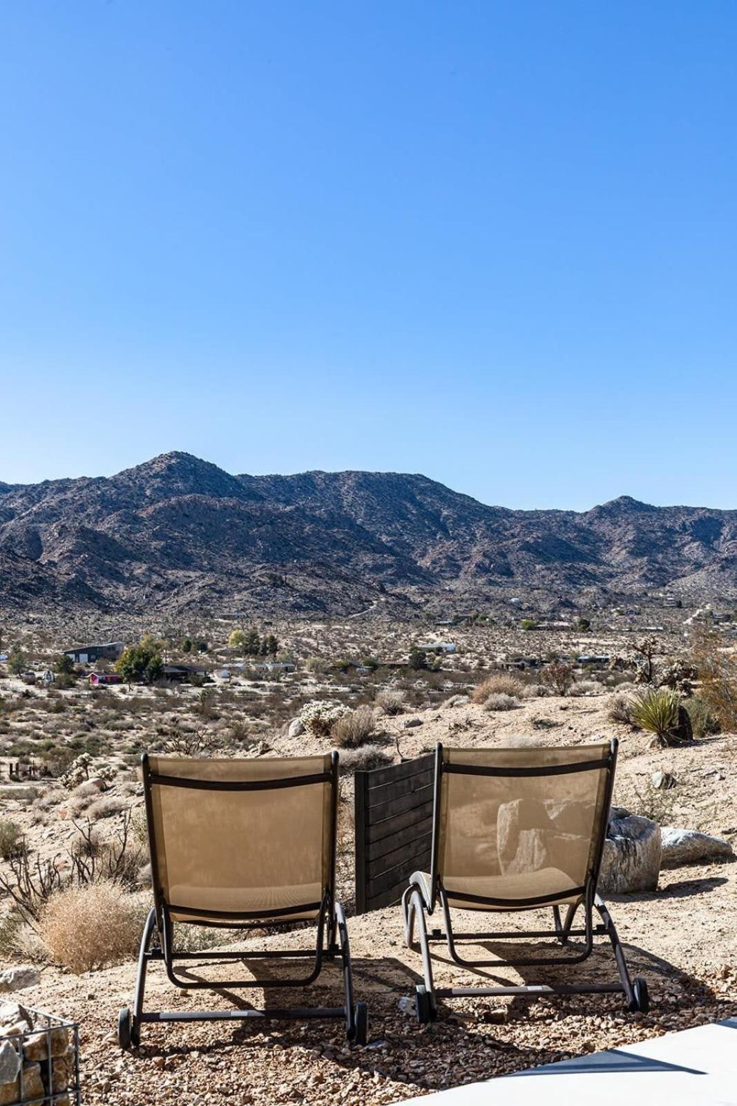 Shelter 2 L A Classic At Joshua Tree Park Entrance Extérieur photo