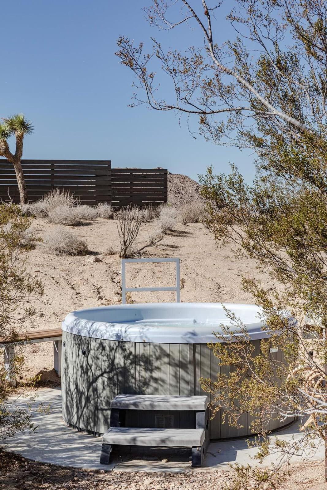 Shelter 2 L A Classic At Joshua Tree Park Entrance Extérieur photo